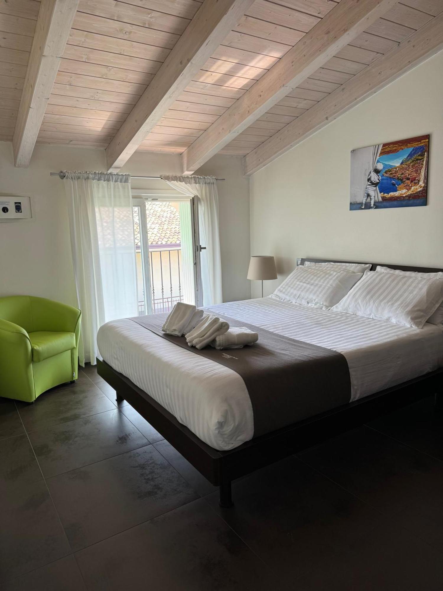 Residence Del Lago Desenzano del Garda Buitenkant foto